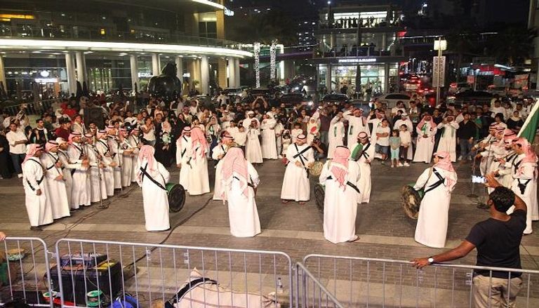 احتفالات في دبي باليوم الوطني السعودي 