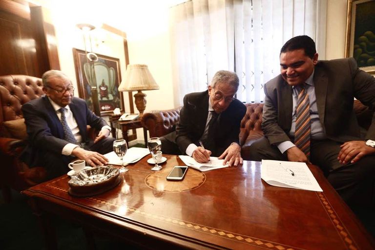 تدشين الجزء الأول من مذكرات السياسي عمرو موسى