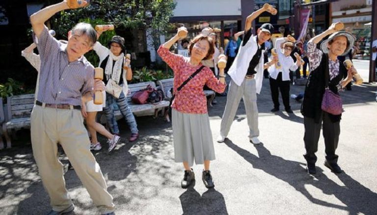 كبار السن في اليابان يتحدون الشيخوخة بتدريبات قاسية