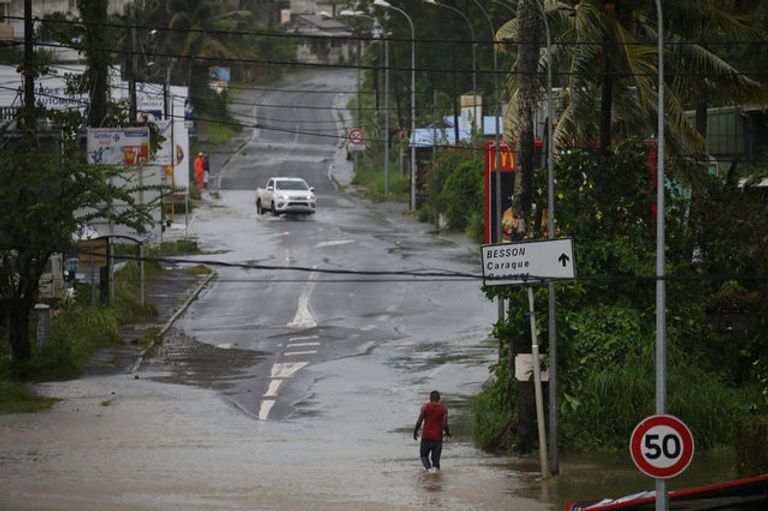 الإعصار ماريا يعيث خرابا في جزيرة دومينيكا الكاريبية