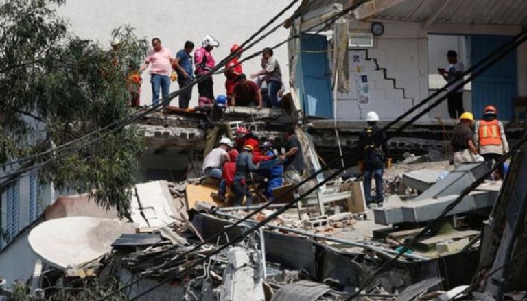 عدد ضحايا زلزال المكسيك يتخطى المئة قتيل