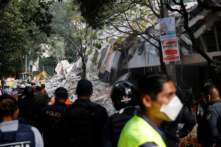 عدد ضحايا زلزال المكسيك يتخطى المئة قتيل