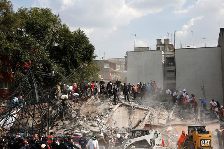عدد ضحايا زلزال المكسيك يتخطى المئة قتيل