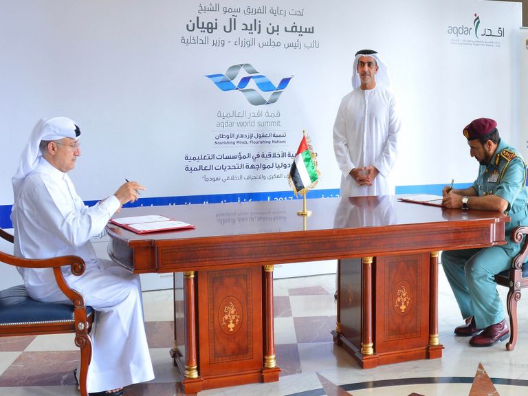 الفريق الشيخ سيف بن زايد آل نهيان في اجتماع اللجنة العليا لـ"قمة أقدر"