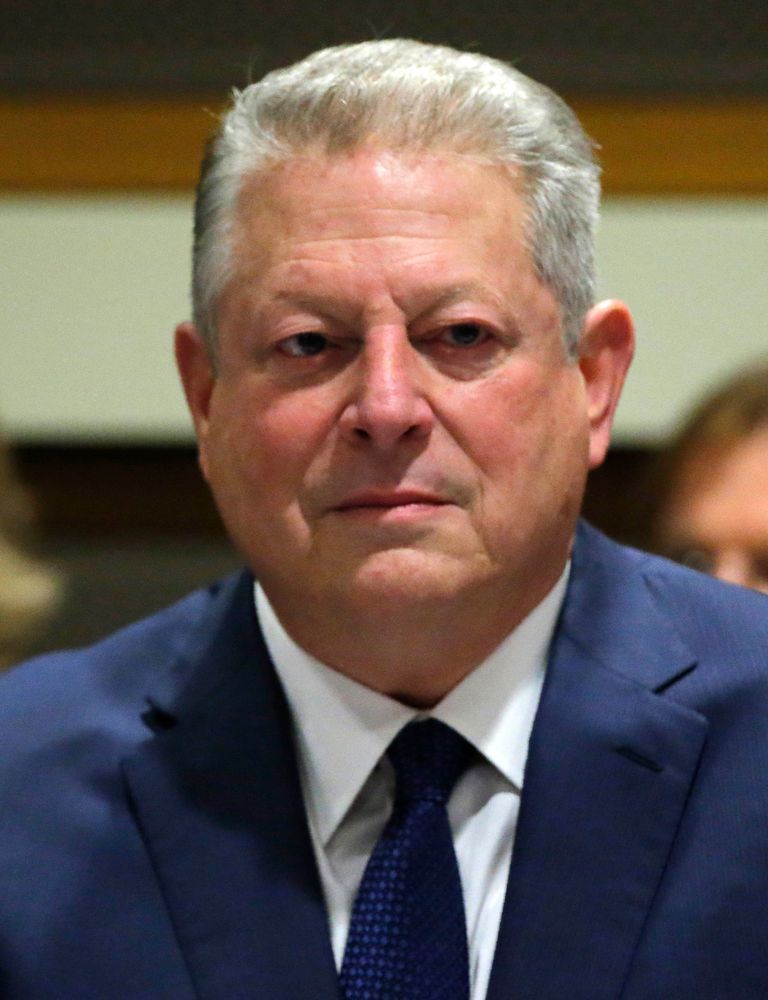 دونالد ترامب ووزير الخارجية الياباني