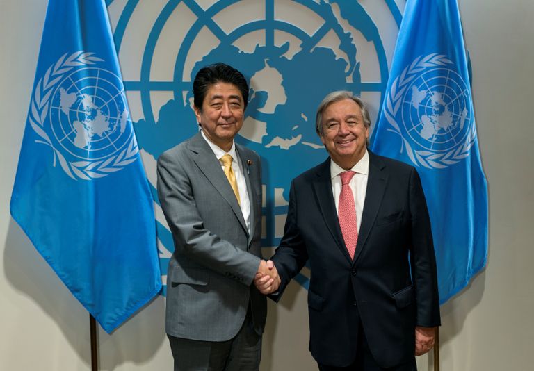 دونالد ترامب ووزير الخارجية الياباني