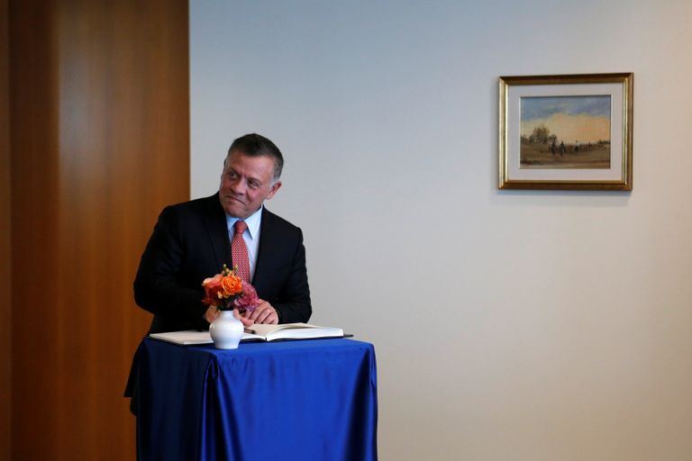 دونالد ترامب ووزير الخارجية الياباني