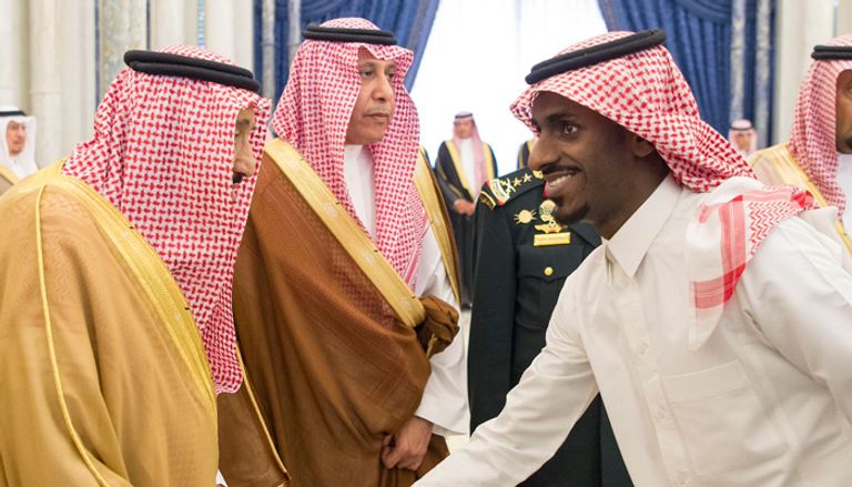 استقبال الملك سلمان للاعبي الأخضر الملك سلمان ونجوم الأخضر