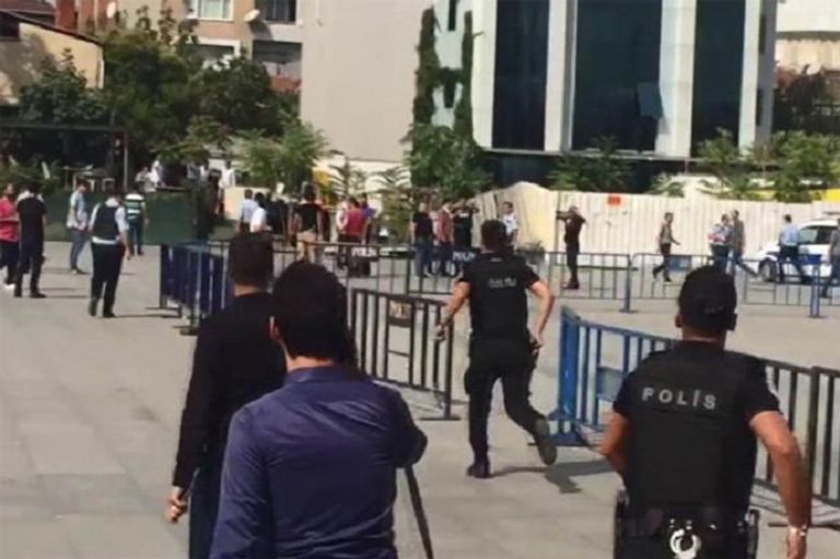 عصابتان تشتبكان خارج المحكمة الرئيسية في إسطنبول