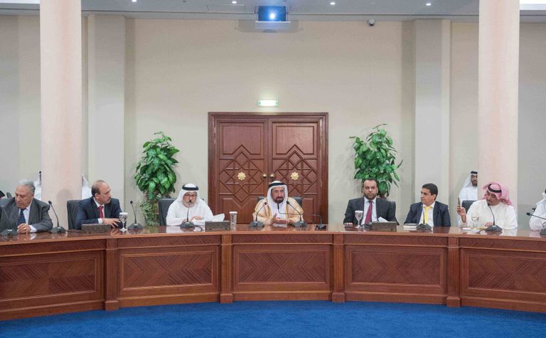 الشيخ الدكتور سلطان بن محمد القاسمي في جولة مع أعضاء اتحاد الأدباء والكتاب العرب