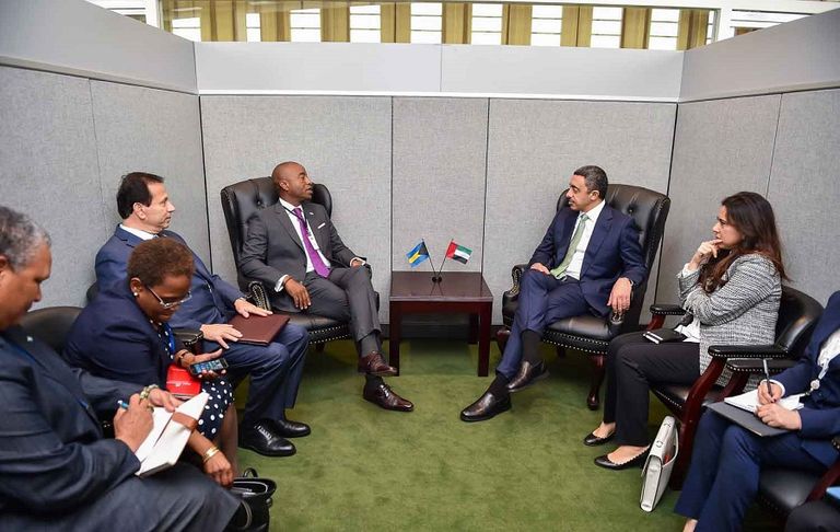 الشيخ عبد الله بن زايد آل نهيان أثناء لقاء وزير الخارجية البريطاني