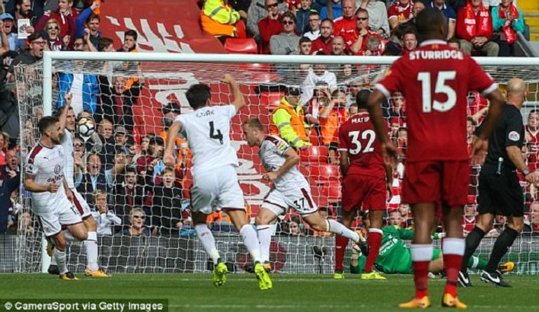 أحد أخطاء دفاع ليفربول هذا الموسم