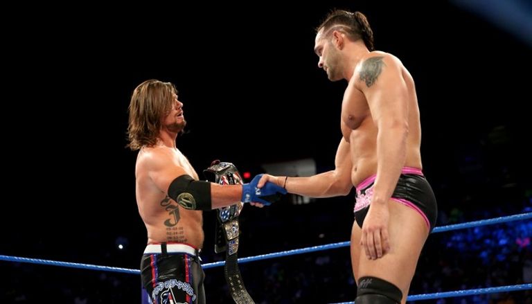 الحكم يعلن فوز إيه جيه ستايلز