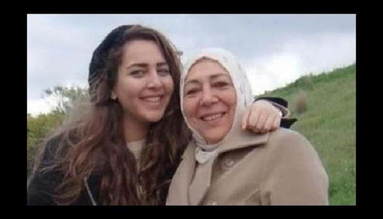 الناشطة السورية عروبة بركات وابنتها الإعلامية حلا بركات