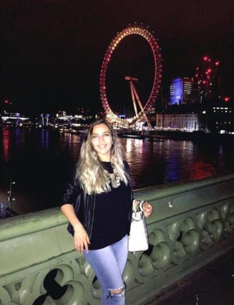 الناشطة السورية عروبة بركات وابنتها الإعلامية حلا بركات