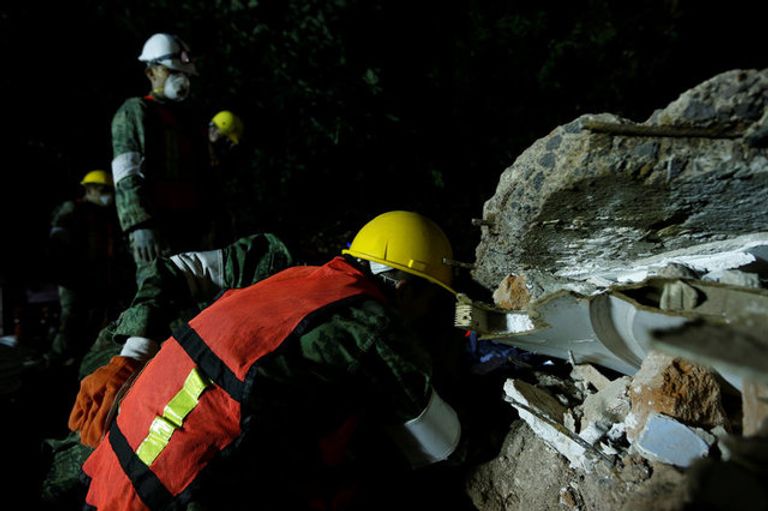 البحث عن ناجين في زلزال المكسيك