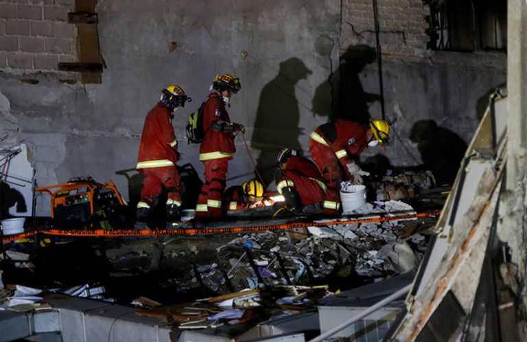 البحث عن ناجين في زلزال المكسيك