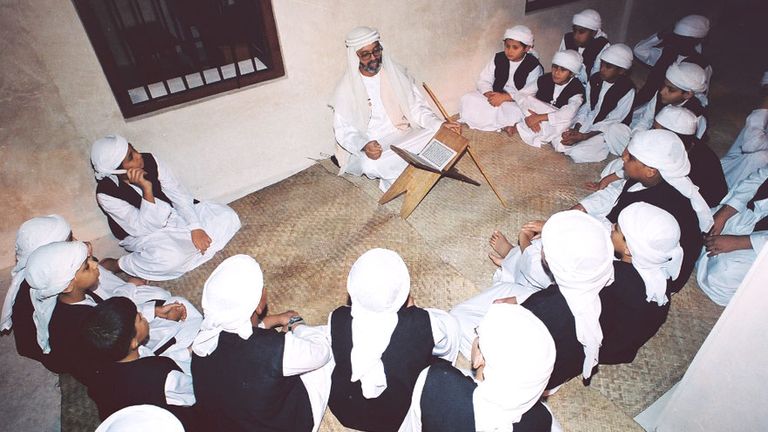 جولة مصوّرة في أروقة وأزقة مدينة العين الإماراتية - ثقافة وتقاليد السكان