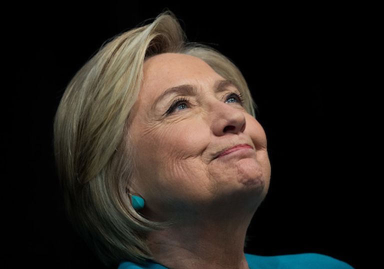 مذكرات هيلاري تحقق مبيعات ساحقة