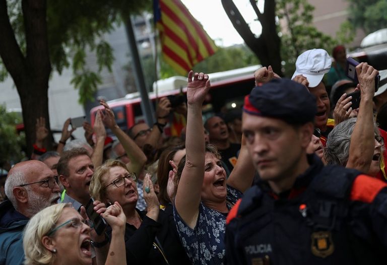 استنفار أمني في كتالونيا - رويترز