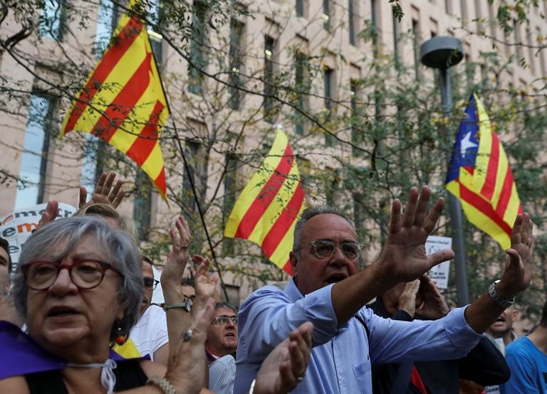 استنفار أمني في كتالونيا - رويترز