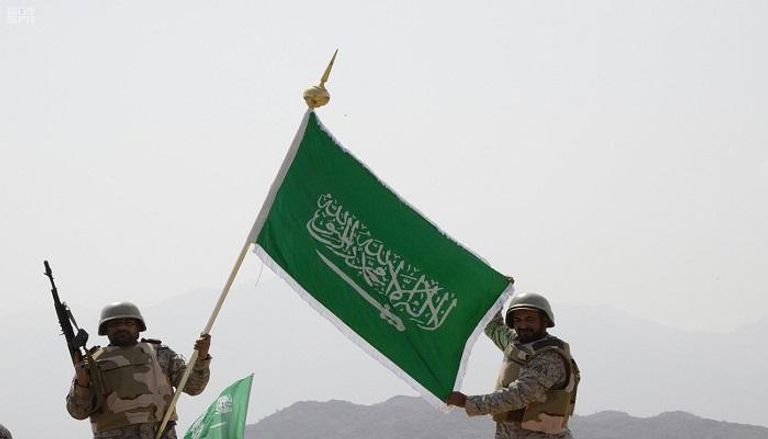 المرابطون في المنطقة الجنوبية يرفعون العلم السعودي