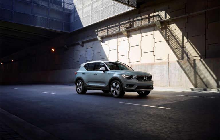 فولفو تكشف عن "XC40" 