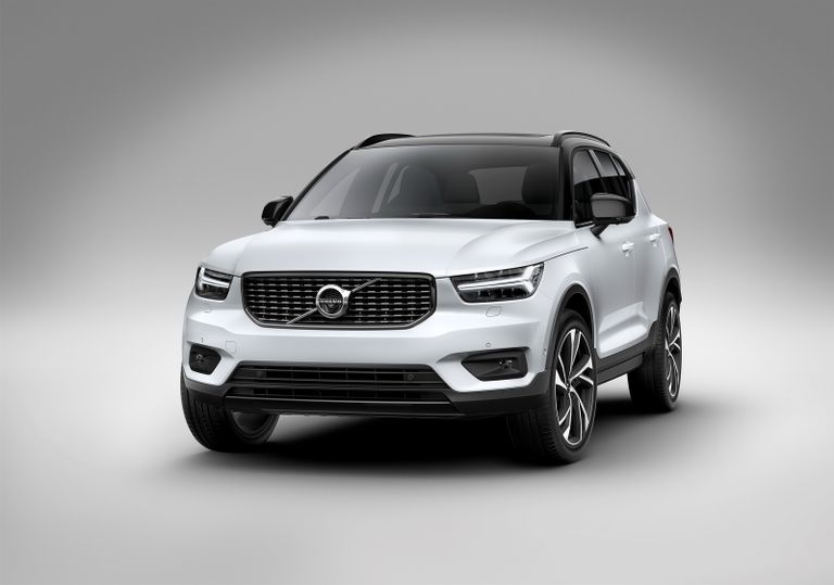 فولفو تكشف عن "XC40" 
