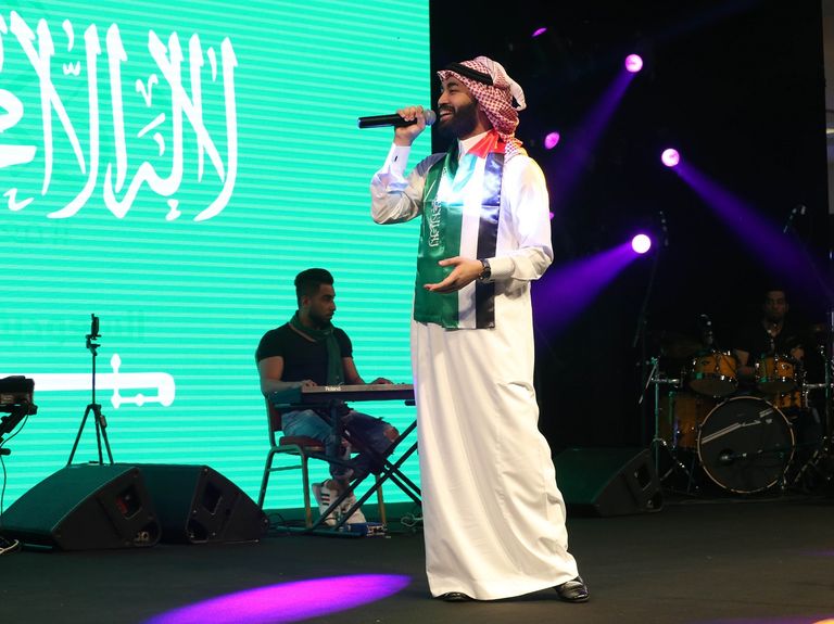 احتفالات في دبي باليوم الوطني السعودي