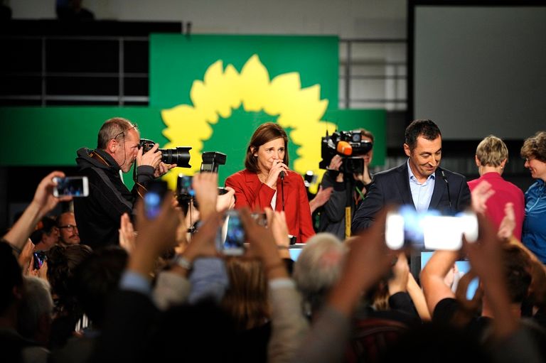 أنصار ميركل يحتفلون بالانتصار - رويترز