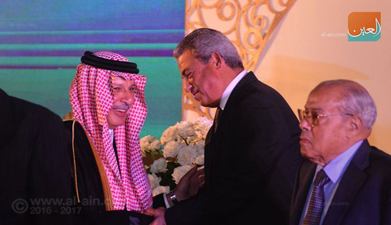 رئيس الحكومة المصرية برفقة السفير السعودي خلال الحفل