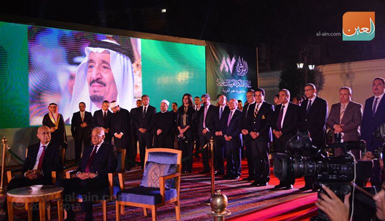 رئيس الحكومة المصرية برفقة السفير السعودي خلال الحفل