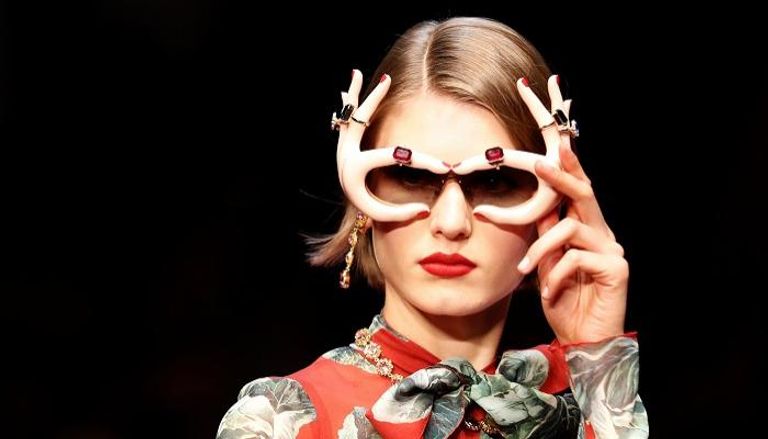نظارة شمسية من عرض أزياء دولتشي آند جابانا في ميلانو