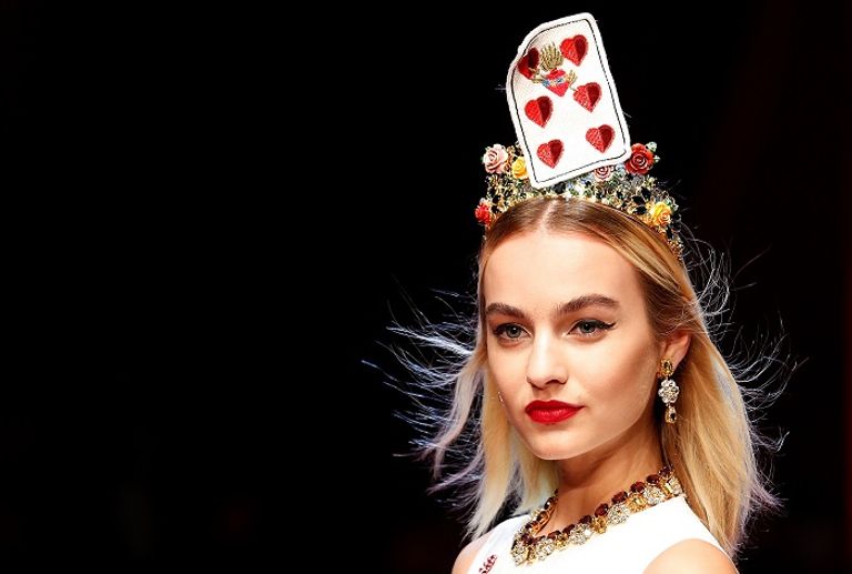 نظارة شمسية من عرض أزياء دولتشي آند جابانا في ميلانو