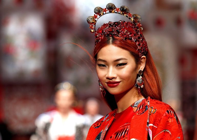 نظارة شمسية من عرض أزياء دولتشي آند جابانا في ميلانو