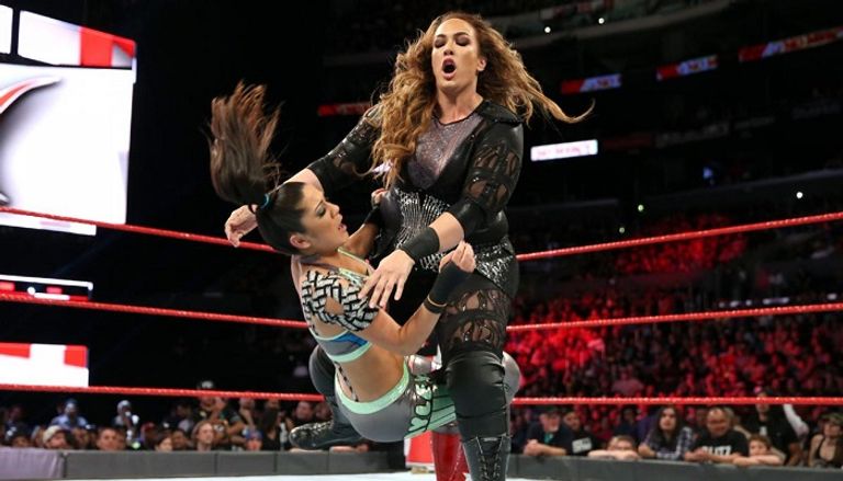 الحكم يعلن فوز أليكسا بليس