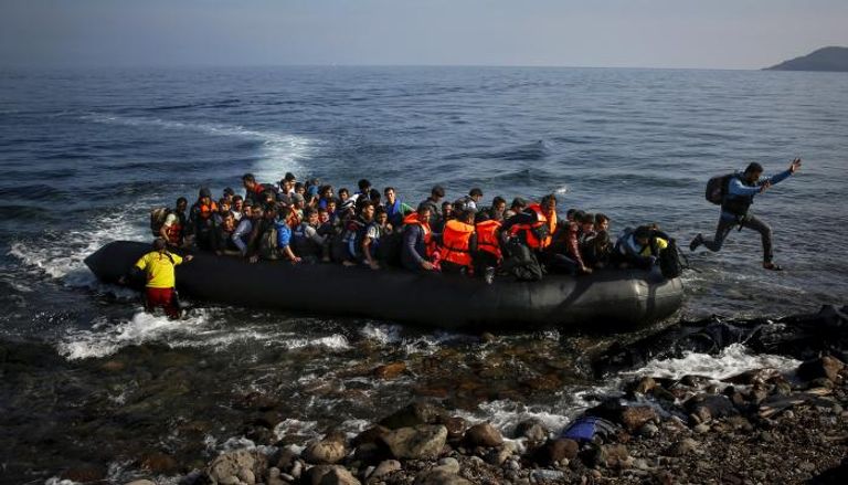 مهاجرون يصلون إلى شواطئ اليونان - أرشيفية