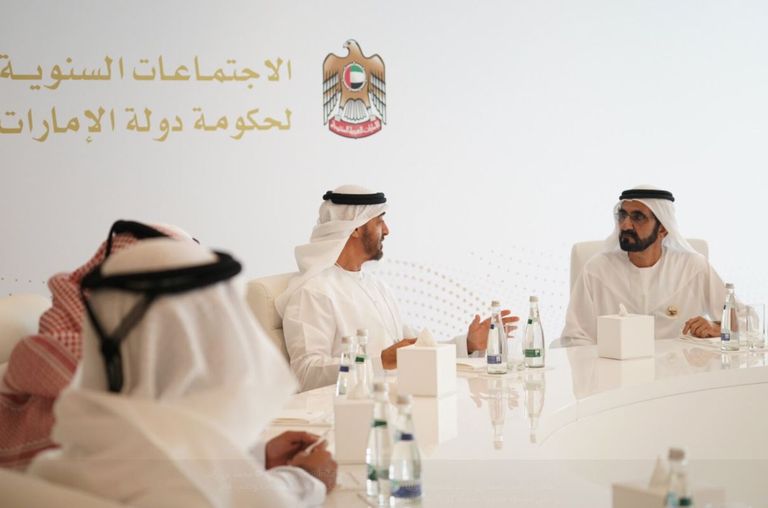 محمد بن راشد ومحمد بن زايد يشهدان الاجتماع السنوي لحكومة الإمارات