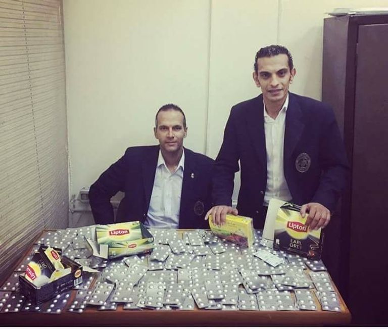 صورة من المضبوطات التي كانت بحوزة الراكب المصري