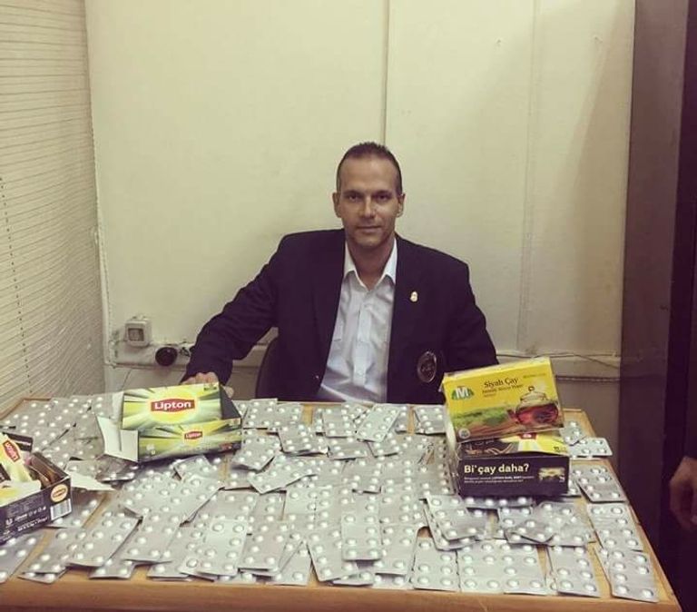 صورة من المضبوطات التي كانت بحوزة الراكب المصري