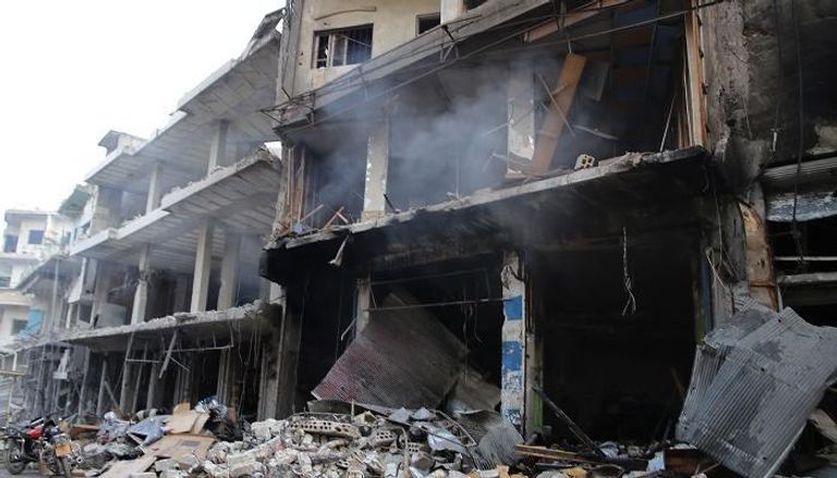 جانب من الدمار الذي لحق بالمباني السكنية جراء القصف.أشريفية