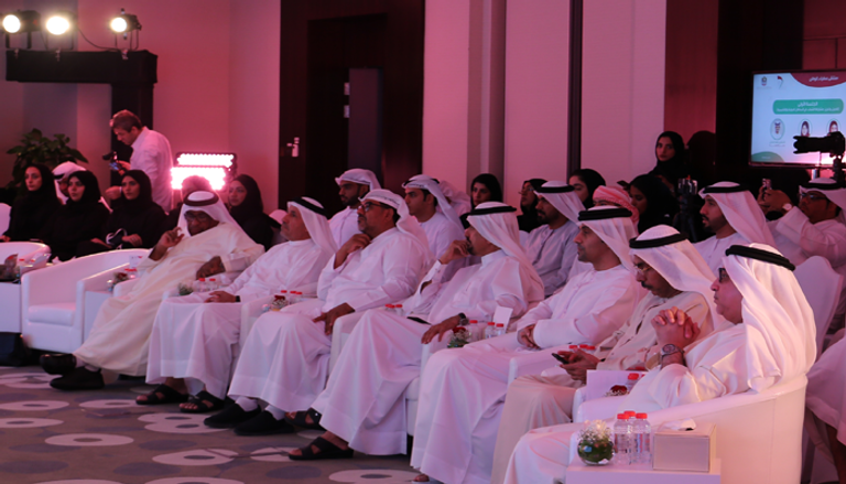 الجلسة الأولى بإدارة الإعلامي رافد الحارثي 