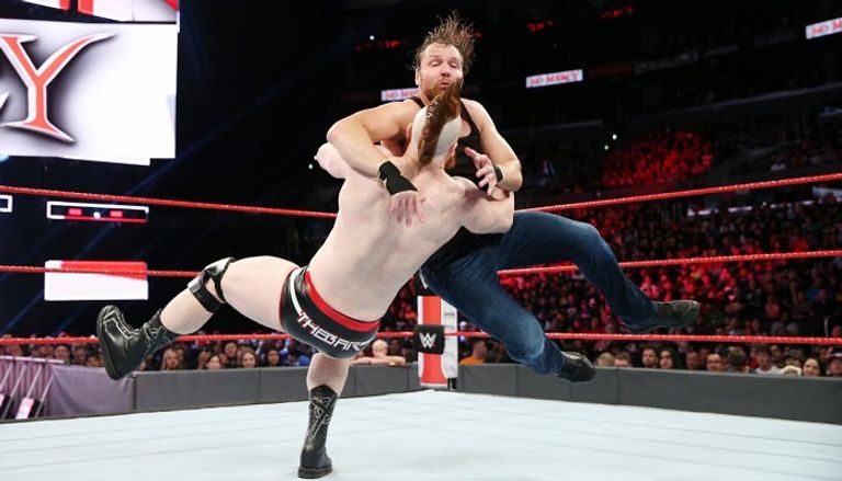 سيث رولينز ودين أمبروز بعد الفوز