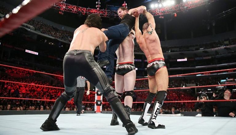 سيث رولينز ودين أمبروز بعد الفوز