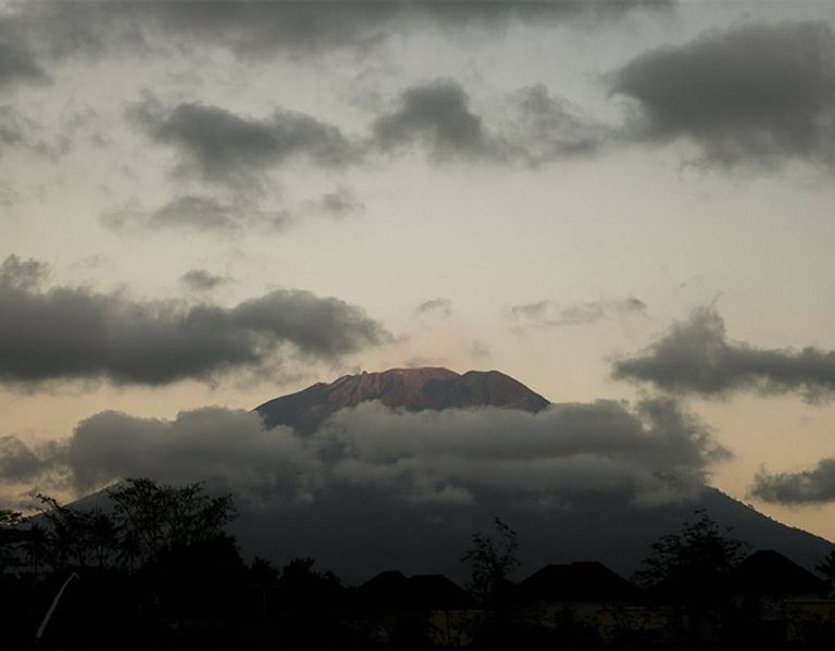 بركان جبل أغونج