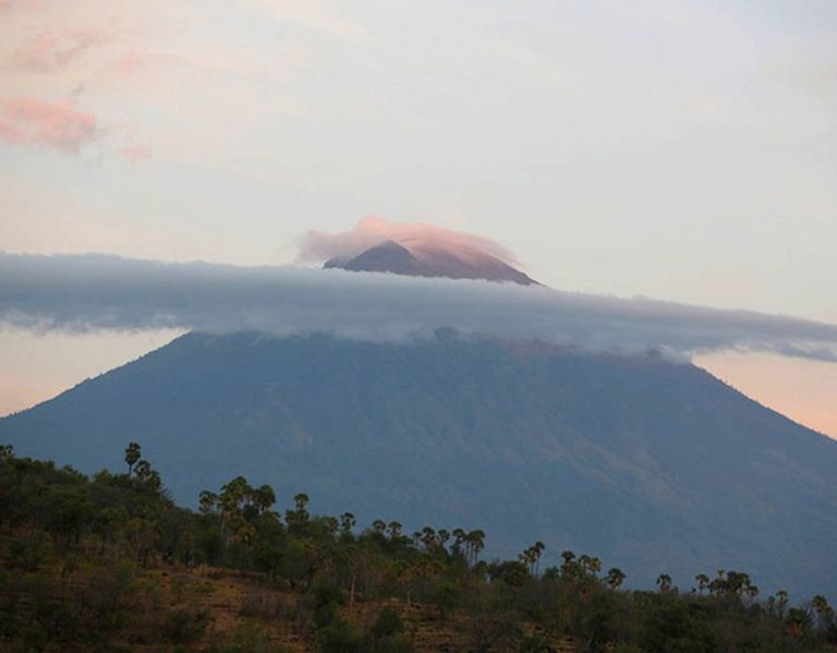 بركان جبل أغونج