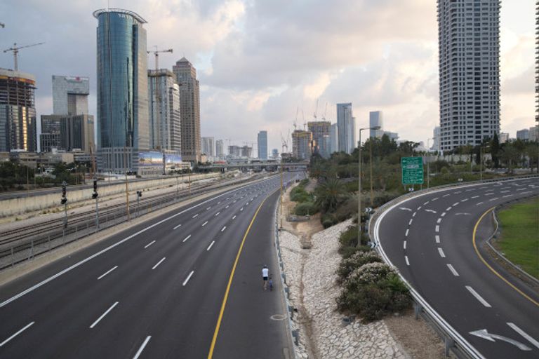 شوارع تل أبيب تخلو من المارة