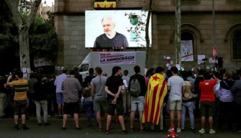 جوليان أسانج في بث حي يدعو أنصاره لدعم كتالونيا