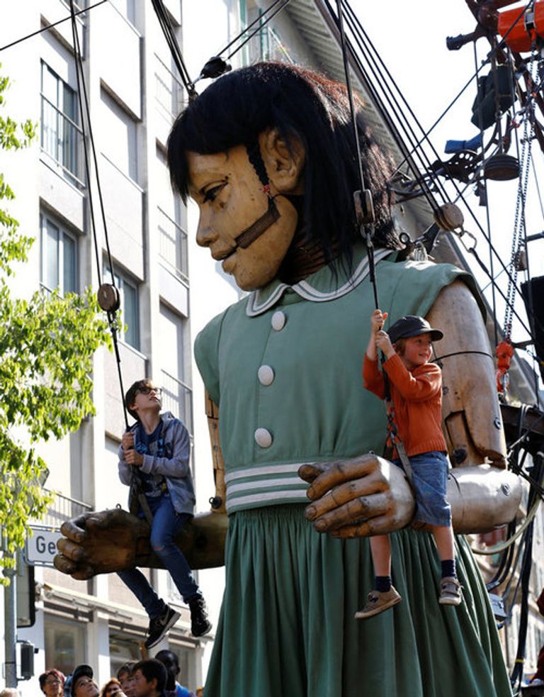 مسرح الشارع يحشد الجماهير في جنيف