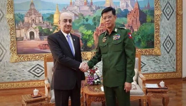 السفير القطري ورئيس أركان جيش ميانمار 